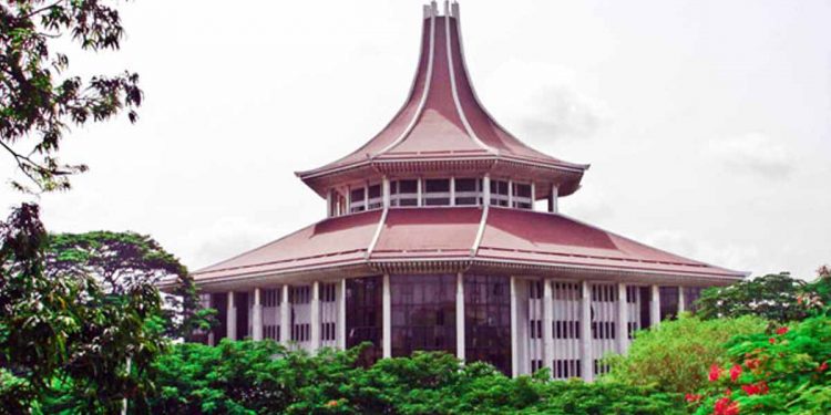 රට විනාශ වෙන තීන්දු ගත්තැයි මහින්ද-බැසිල්-පී.බී.-කබ්රාල්-ලක්ෂ්මන් හා ව්‍යාපාරික සමන්ත කුමාරසිංහට ‌එරෙහි නඩුව හෙට ශ්‍රේෂ්ඨාධිකරණයට එනවා!