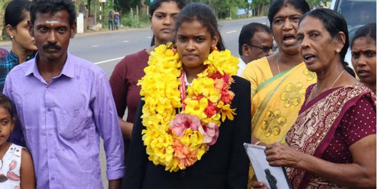 අපේ රටේ මාධ්යවල ලොකුවට නෑ! එයාර්පෝට් එකෙන් එනකොට රතු පලස් නෑ! මෙන්න මුලතිව්වල ගමක කෙල්ලෙක් ඉන්දියාවෙදි බොක්සිං තරගාවලියකදී ඔක්කොම පරද්දලා!