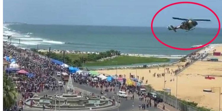 අරගලභූමිය ඉහළින් හමුදා හෙළිකොප්ටරයක් පියාඹයි! අරගලකරුවන් කැළඹෙයි! (VIDEO)