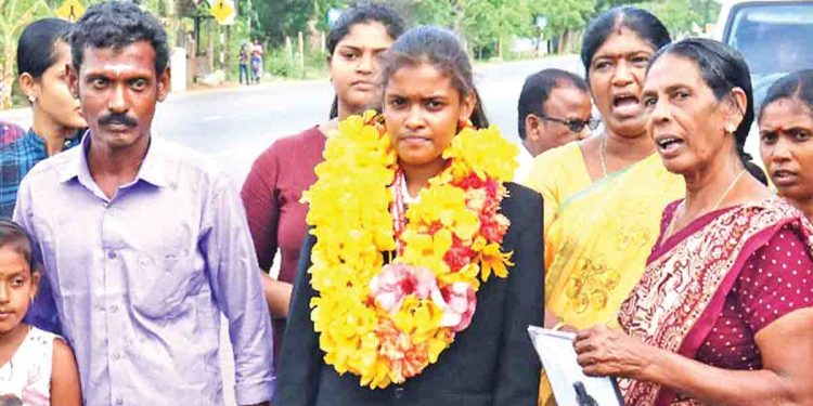 බොක්සිං වළල්ලෙන් ලෝකෙම හොල්ලපු කවුරුත් දන්නෙ නැති යාපනේ කෙල්ල?