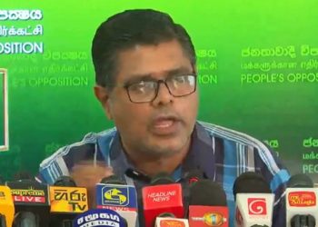 අගමැති කාර්යාලය ළඟ හිටපු බ්රිගේඩියර් අයින් කළා! ඒක එතුමගේ උසස්වීම්වලටත් බලපානවා! සමහර පාලකයන්ට දැන් හමුදාවයි ජනතාවයි අතර ගැටුමක් හදන්න ඕනෙ වෙලා තියෙනවා!