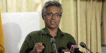 දේශපාලන ඩීල් නොකර ජනාධිපති, අගමැති ඉල්ලා අස්වෙන්න! විශ්වවිද්යාල ආචාර්යවරුන් ඉදිරියට එයි! (VIDEO)