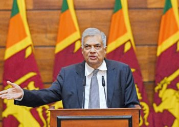 වැඩබලන ජනපති දිවුරුම් දුන් ගමන් ජාතිය අමතයි! (VIDEO)