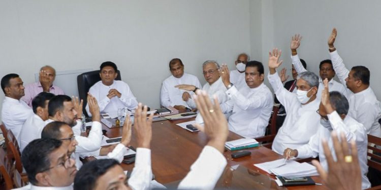 රාජ්ය ත්රස්තවාදය මුදාහරින ආණ්ඩුවට එකතු වෙන්නෙත් නෑ! ඇමැතිකම් ගන්නෙත් නෑ! සජබෙ මන්ත්රී කණ්ඩායම ඒකමතිකව තීන්දු කරයි!
