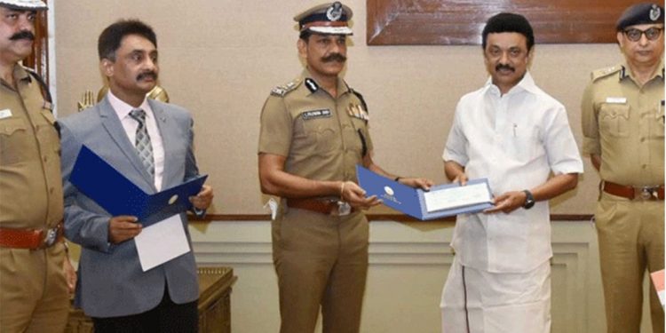 හොඳට තිබ්බ රටක්! අපි වැටිච්ච තැනක්! අනේ දෙයියනේ මේ ප්රවෘත්තිය බැලුවාම රට ගැන දුක හිතෙනවා!