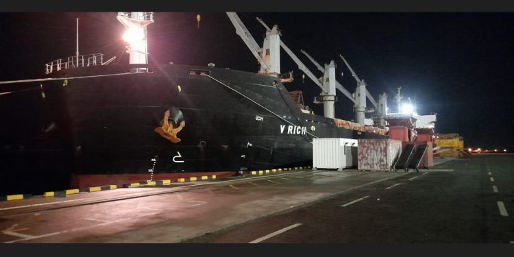 ඉන්දියාවෙන් පොහොර ආවා! දින 10 ඇතුළත ගොවීන් අතට!