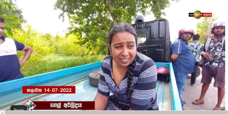 තෙල් පෝලිමේ සිටි දෙදරු පියකු ගෙදර යද්දී ඇලකට වැටී මියයයි! තෙල් නැතිව රස්සාවත් නැතිව ඉඳලා! බිරියයි දරු දෙන්නයි අනාතයි! (VIDEO)