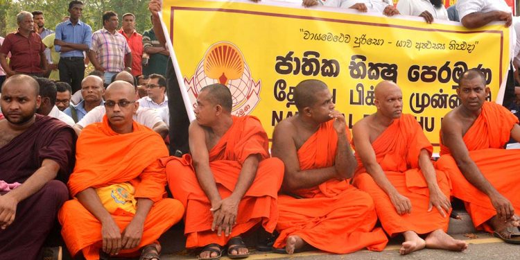 හතයි හත! මහා සංඝරත්නය ජනාධිපතිවරයාට දින දෙයි! අවසන් සටනට සූදානම් වෙයි!