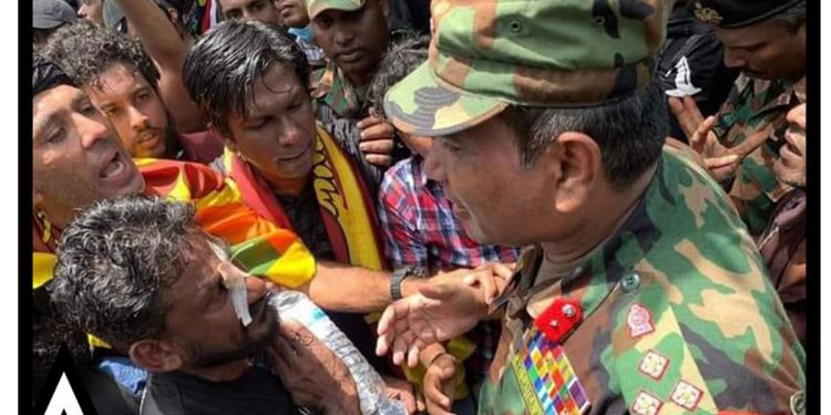 අගමැති කාර්යාලය ඉදිරිපිටදී අරගලකරුවන්ට වෙඩි නොතියන බව කී බ්රිගේඩියර් සියලු තනතුරුවලින් ඉවත් කොට මාරු කරලා! ආණ්ඩුවට ඕනෑ සාමය ඇති කරන නිලධාරීන් නෙමෙයි මර්දනය ක්රියාත්මක කරන නිලධාරීන්! (VIDEO)