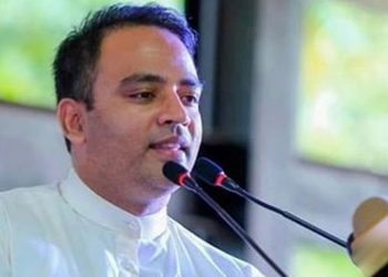 මහනායක හිමිවරු ඉල්ලපු දේ කාදිනල්තුමා ඉල්ලපු දේ රටේ මිනිස්සු ඉල්ලපු දේ කරන්න විපක්ෂනායකතුමා විශාල කැපකිරීමක් කළා! (VIDEO)