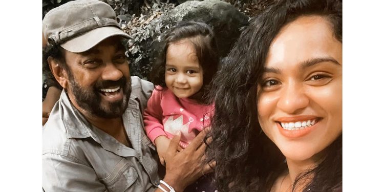 ජැක්සන්ගේ දුව මාධවී හදිසියේම අප්පච්චී ගැන පණිවුඩයක් තියයි!