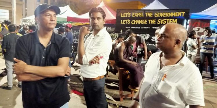 දූෂිත දේශපාලන ක්‍රමය වෙනස් කිරීමට ඇති අවසන් අවස්ථාව මෙයයි! මමත් එනවා! අරගලයට එකතු වන ලෙස මහානාම සියලුම ලාංකිකයන්ගෙන් ඉල්ලයි!