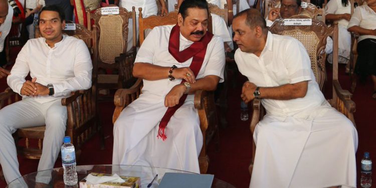 රාජපක්ෂ පවුලම ජන අප්‍රසාදයට පත් වෙලා! මහින්ද රාජපක්ෂ සෞඛ්‍ය ගැන හිතලවත් දැන් විශ්‍රාම යන්න ඕනෑ! හම්බන්තොට බළකොටුවටම ගිහින් අමරවීර පහර දෙයි!