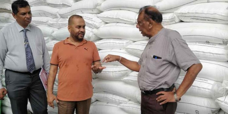 බොරුව අතේ මාට්ටු! ගිය සතියෙ ඉල්ලා අස්වුණා කියපු අමරවීර තාම ඇමැතිකමේ වැඩ! කාටද මේ බොරු කරන්නේ!