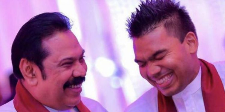 රනිල් දිනපු සතුටට නාමල්ගේ ගෙදර පාන්දර 3 වෙනකම් ග්‍රෑන්ඩ් පාටියක්! ඩලස්ට සපෝට් කරනවා කියපු දොලවත්තත් ඇවිත්!