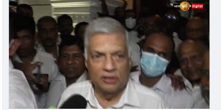 රනිල් දින්නාට පස්සේ රනිල්ට යන්න කියන අරගලයට මොකද වෙන්නේ? ගංගාරාමයට ගිය රනිල් අරගලයට කරන දේ ගැන කතාකරයි! (VIDEO)