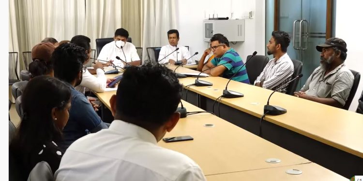 ජාත්යන්තරයට යන පණිවුඩය අතිභයානකයි! අරගලකරුවන් ලුහුබැඳ ගොස් දඩයම් කිරීම ආණ්ඩුව වහාම නවත්වන්න! (VIDEO)