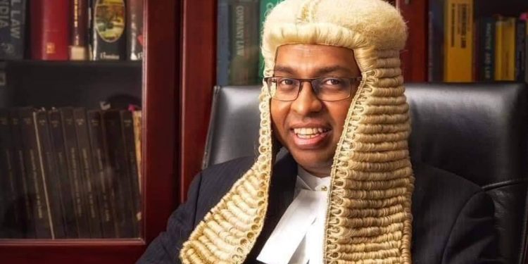 හමුදාව නීතිය නැව්වාද? ගාලු කොටුවේ අරගලය නැවැත්වීම දුරදිග යයි! සාමකාමී විරෝධතා නවත්වන්න හමුදාවට බෑ! නීතීඥ සංගමයේ සභාපති නීතිය පැහැදිලි කරයි! (VIDEO)