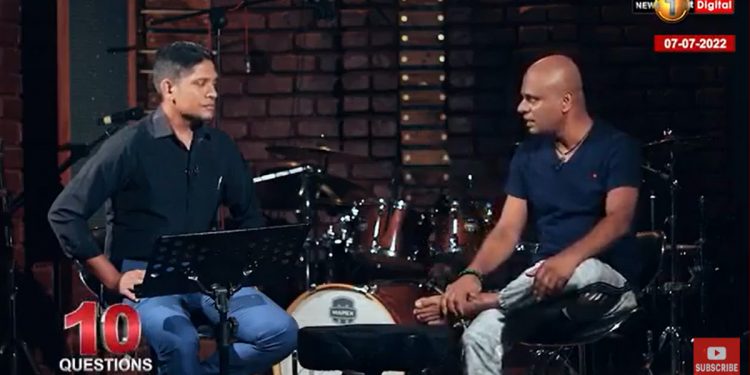 බුදුදහම විනාශ කරන්න මාර දිව්‍ය පුත්‍රයා එවපු පවුල ගැන හෙළිදරව්වක්! බුදුන් වැඩිය රට විකුණන පරයෝ…! සිරසට ඇවිත් සංගීත් රටට වෙච්ච විනාශය ගැන සැර කතාවක් කරයි! (VIDEO)