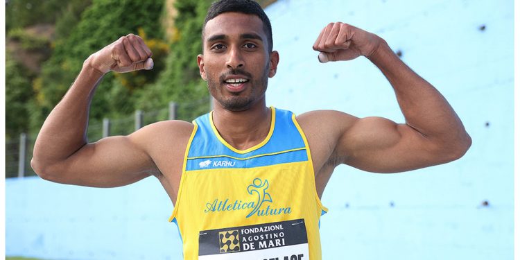 යුපුන් තත්පර 10ට අඩුවෙන් මීටර් 100 දුවමින් Sub 10 සාමාජිකයෙක් වෙයි! ආසියාවේම 10 දෙනයි! දකුණු ආසියාවෙන් පළමුවැනියා! ‘ලංකාවේ බලධාරීන්ගෙන් උදව් ඉල්ලල යවපු ලියුම් ඊ මේල් එකේ සෙන්ඩ් බොක්ස් එක පිරිලා. උදව් කරන්නම් කියලා ආව ඊමේල් එකක් නම් හොයාගන්නවත් නෑ!’ දිනලා කියපු දුක හිතෙන කතාව මෙන්න! (VIDEO)