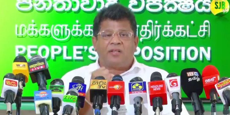 සජබෙ තවත් මන්ත්‍රී කෙනෙක් මාධ්‍යයට පහර දෙයි! වගකීමෙන් හැසිරෙන්න! සජිත් කියන්නේ ප්‍රජාතන්ත්‍රවාදී නායකයෙක්! අපි ඉන්නේ එතුමා එක්ක! (VIDEO)