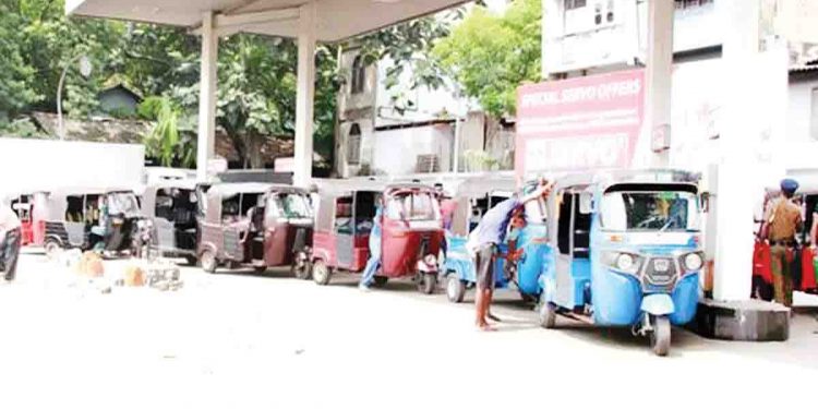 මහරගම භූමිතෙල් නිකම් දෙයි, ඉංගිරියේ දවල් රෑ කෑම, ආරාධනා ෂෙඩ් එකේ වෙබ් එක, තෙල් අවුල අස්සෙ ෂෙඩ් වල කයි කතන්දර…
