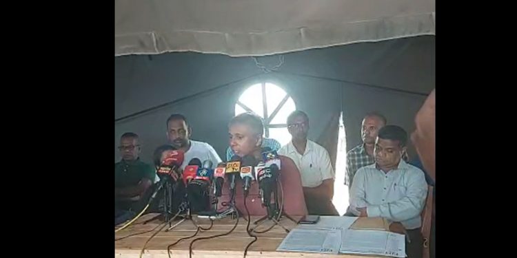 අද සවස 5ට අකුලන් යන්න කියපු ගෝඨාගෝගමට විශ්වවිද්‍යාල ආචාර්යවරුන් එයි! මාධ්‍ය හමුවකුත් පවත්වයි! (VIDEO)