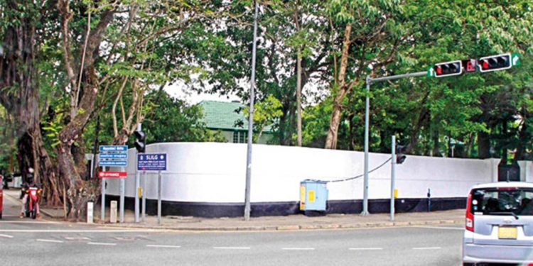 ලංකාවට එන ගෝඨාට ඉන්න ආණ්ඩුවෙන් කොළඹ බංගලාවක් ලෑස්ති කරයි! දැන් රාජපක්ෂලා තුන්දෙනෙකුට විතරක් ආණ්ඩුවෙන් නිල නිවාස 4යි!