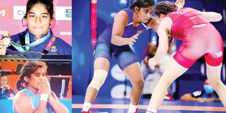 ලෝකයක් එක්ක පොර අල්ලපු කොස් දෙල් කාපු අපේ කෙල්ල…