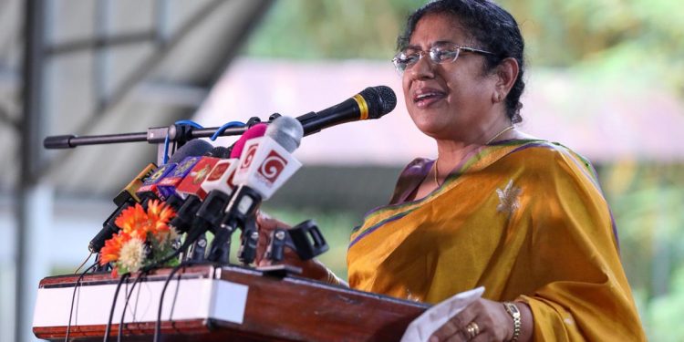 ජනාධිපතිතුමනි හොරා කාපු රාජපක්ෂලාට එරෙහිව නීතිය ක්‍රියාත්මක කරන්න! බැසිල්-පී.බී.-බැඳුම්කර වංචාවට සම්බන්ධ කබ්රාල්ව හිරේ දාලා පෙන්නන්න!  එදා අපි ‌ඒ හොරුන්ට නීතිය ක්‍රියාක්මක කරන්න යද්දි ඩීල් දාපු අය අදත් එජාපයේ ඉන්නවා! (VIDEO)