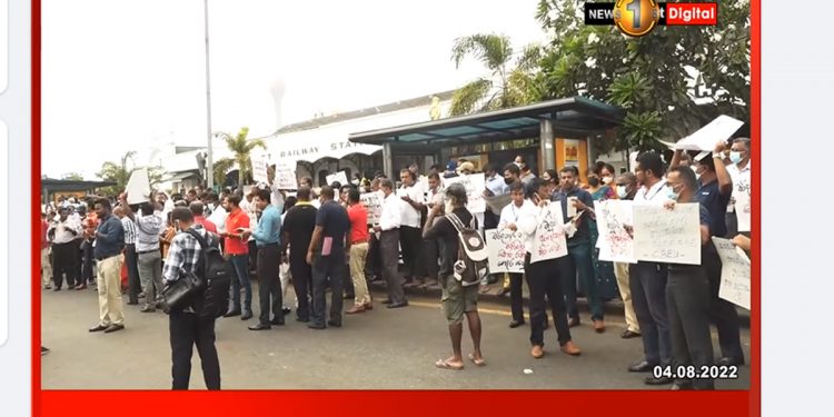 ස්ටාලින් ඉල්ලා කොටුවට සෙනග එයි! (VIDEO)
