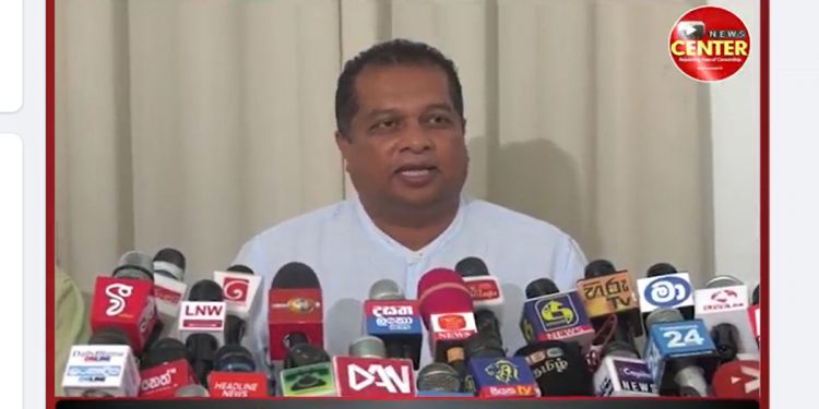 ගෝඨාව නග්ගපු මාධ්ය මේ රටට විනාශයක් කළා! දැන් එක එක්කෙනා ආණ්ඩුවට යනවා කියලා මාධ්ය අදත් තව විනාශයක් කරනවා! (VIDEO)