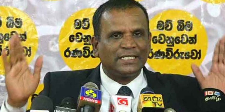 පුළුවන් නම් ගෝඨාභයට නඩු දාන්න! පුළුවන් නම් පොලිසියෙ පැමිණිල්ලක් දාන්න! කෝ මේ අනුර? කෝ මේ හඳුන්නෙත්ති? කෝ බිමල් ? (VIDEO)