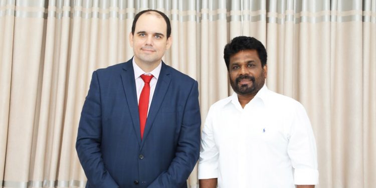 නවසීලන්ත මහකොමසාරිස් ජවිපෙ කාර්යාලයට ඇවිත්! (PHOTOS)