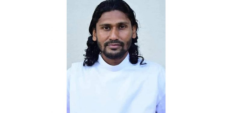 ජීවන්ත පීරිස් පියතුමා අත්අඩංගුවට ගැනීමේ උත්සාහයට එරෙහිව අස්සන් 1640ක විශේෂ නිවේදනයක්! (VIDEO)