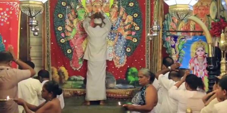 කතරගම දේවාලයට පූජා කළ කෝටි 12ක සල්ලි-රත්තරන් කපුමහත්තුරු ගෙදර අරන් ගිහින්! බස්නායක නිළමේ පොලිසි යයි!