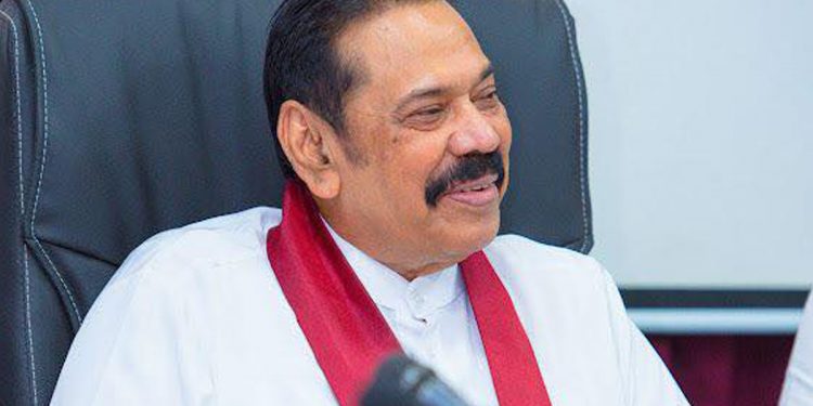 මහින්ද යළිත් වැඩට බහී! පොහොට්ටු කාර්යාලයේ මුල් පුටුවේ වාඩිවෙයි! (PHOTOS)
