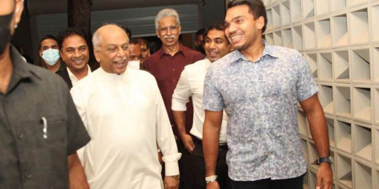 වැඩ කරන විදිහ ගැන නාමල් අගමැති දිනේෂ්ට යෝජනා යවයි!