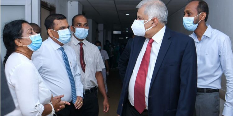 රනිල් ජැක්සන්ව බලන්න ඉස්පිරිතාලෙට යයි! (VIDEO)