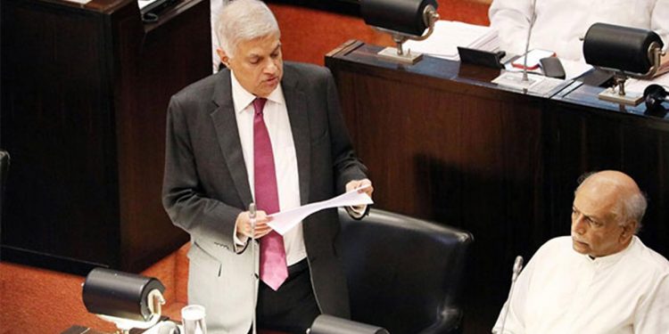 අයවැය ගැන ආණ්ඩුවේ විපක්ෂයේ මන්ත්‍රීවරු එළියට එනකොට කියපු කතා! (VIDEO)