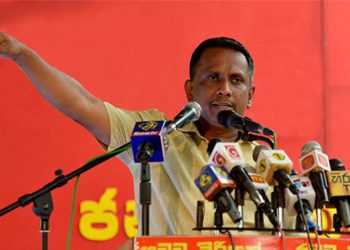 අරගලය ඉවර නෑ! ඊළඟට එන්නෙ පාලකයො හෝදාගෙන යන සුනාමියයි! ෆොන්සේකා කියපු එක ජවිපෙ සමන්තත් කියයි!