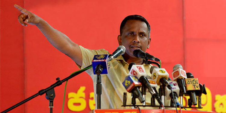 අරගලය ඉවර නෑ! ඊළඟට එන්නෙ පාලකයො හෝදාගෙන යන සුනාමියයි! ෆොන්සේකා කියපු එක ජවිපෙ සමන්තත් කියයි!
