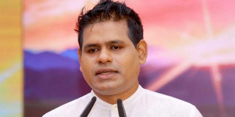 ලංකාව දැන් බර්මියුඩා ත්‍රිකෝණය ළග තියෙන නැවක් වගේ! ඒක ආධුනික කපිතාන්වරයෙකුට පවරන්න බෑ! ඒකයි පොහොට්ටුව රට රනිල්ට බාර දුන්නේ! (VIDEO)