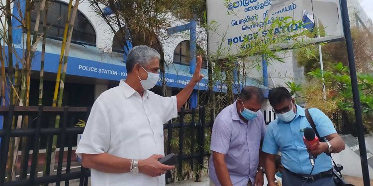 අත්අඩංගුවට ගත් රැට්ටා ඇතුලු කණ්ඩායම බලන්න ෆීල්ඩ් මාෂල් කොල්ලුපිටිය පොලිසියට යයි!