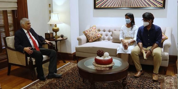 ඝාතනයට ලක්වූ මන්ත්රී අතුකෝරලගේ පවුල ජනාධිපතිව හමුවෙයි!