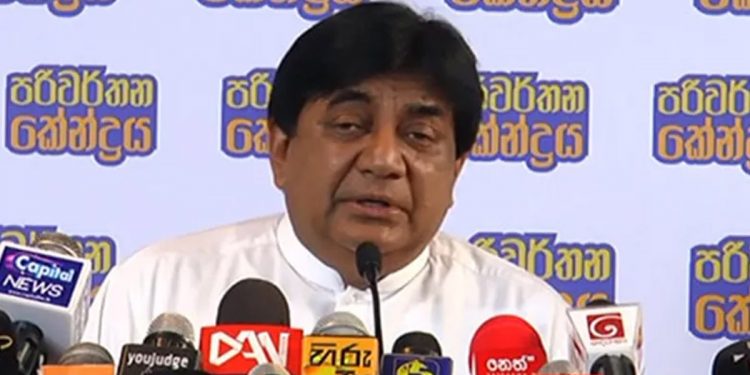 ගෝඨාගෙ ඉල්ලා අස්වීම ගැන, සජිත් අගමැති කරන්න ගත්ත තීන්දුව ගැන, රනිල් ඉල්ලා අස්වෙන්න හදපු හැටි ගැන, සර්වපාක්ෂික ආණ්ඩුවක් හදන එක කඩාකප්පල් කරපු හැටි පළමු වරට හෙළිවෙයි! මෙන්න කතාව! (VIDEO)