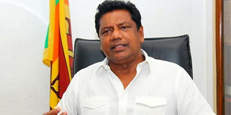 ජනාධිපතිතුමා හොඳයි… මට ඇමැතිකමක් ඕනෙ කිය කිය හිටපු වෙල්ගම මෙන්න පරල වෙලා දිගට හරහට ගහනවා! (VIDEO)