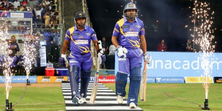 ලංකාවේ ලෙජන්ඩ්ස්ලා එංගලන්ත ‌ලෙජන්ඩ්ස්ලාට දුවන්න ගහයි! ගැහුවෙ 78යි! සනත් ලකුණු 3ට කඩුලු 4යි!