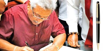 ගෝඨාගේ පෑන Montblanc…! ලේසි පාසු නෑ! ගාන ලක්ෂ 20යි…!