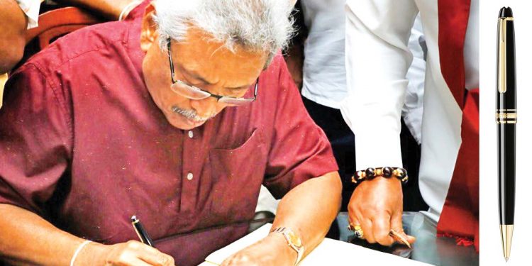 ගෝඨාගේ පෑන Montblanc…! ලේසි පාසු නෑ! ගාන ලක්ෂ 20යි…!